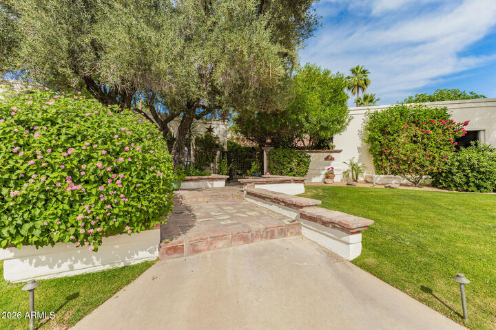 Property Photo: 8132 E Del Barquero Drive AZ 85258