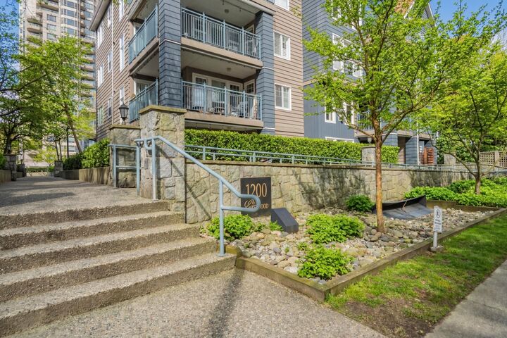 1200 Eastwood Avenue 212 — photo 1