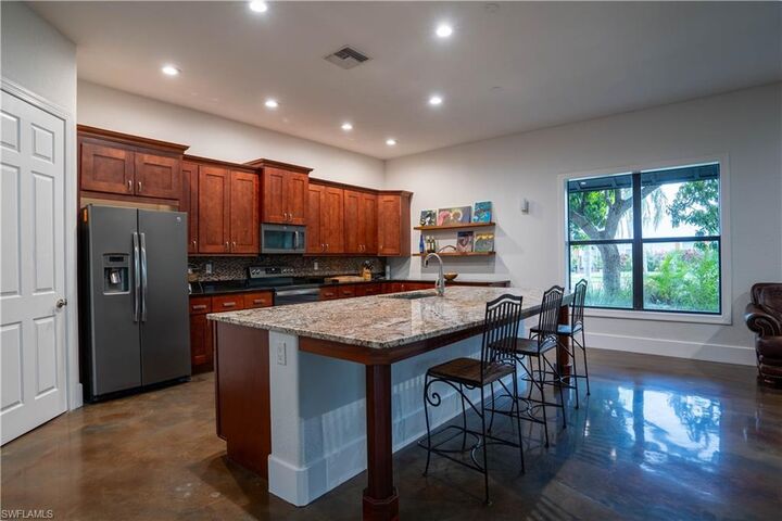 Property Photo:  1561 Lynwood Ave  FL 33901 