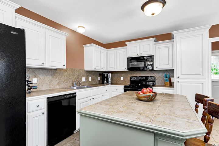 Property Photo:  12266 Creekside Ave  LA 70785 