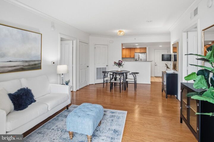 Property Photo: 2220 Fairfax Drive 412 VA 22201