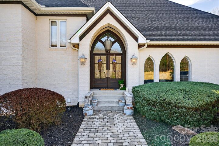 Property Photo:  300 Springhill Drive  NC 28139 