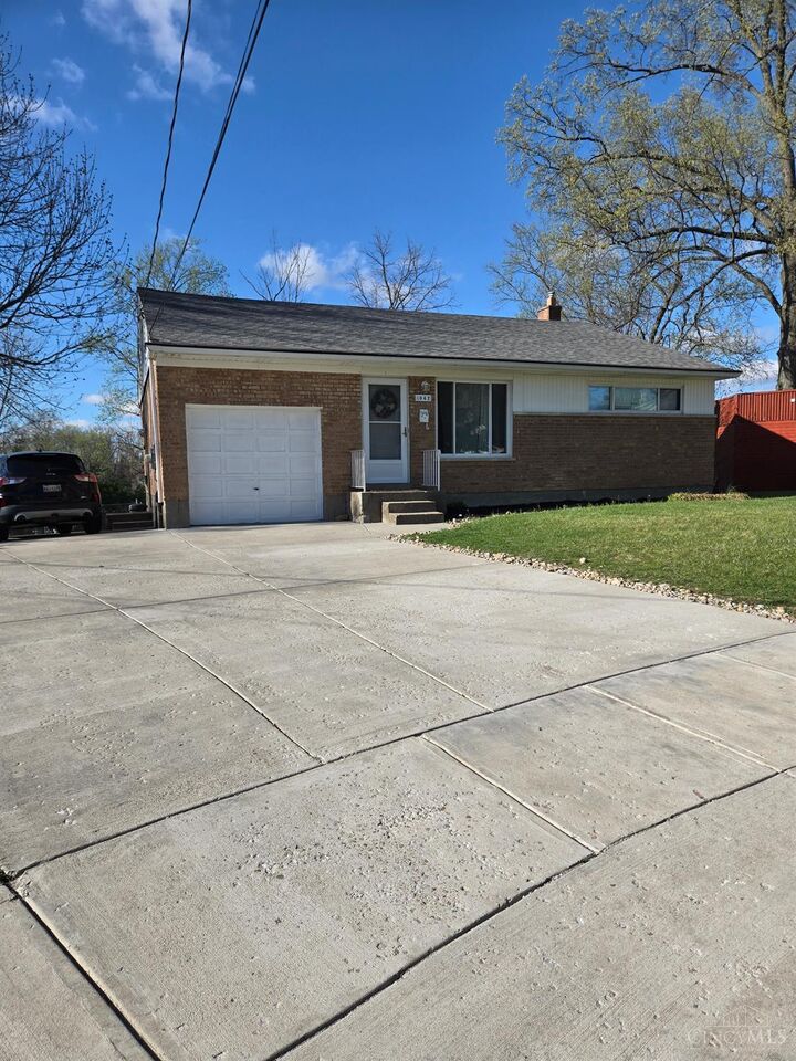 Property Photo:  1042 Hollytree Drive  OH 45231 