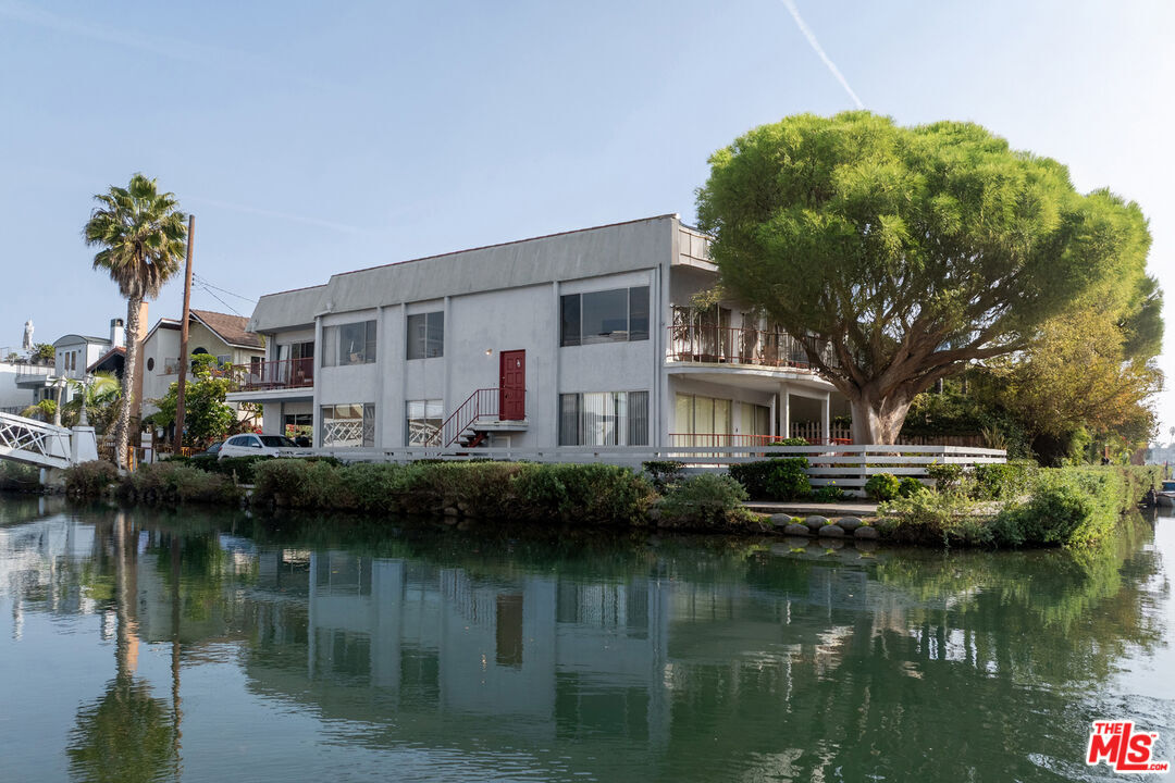 Property Photo: 2300 Grand Canal CA 90291