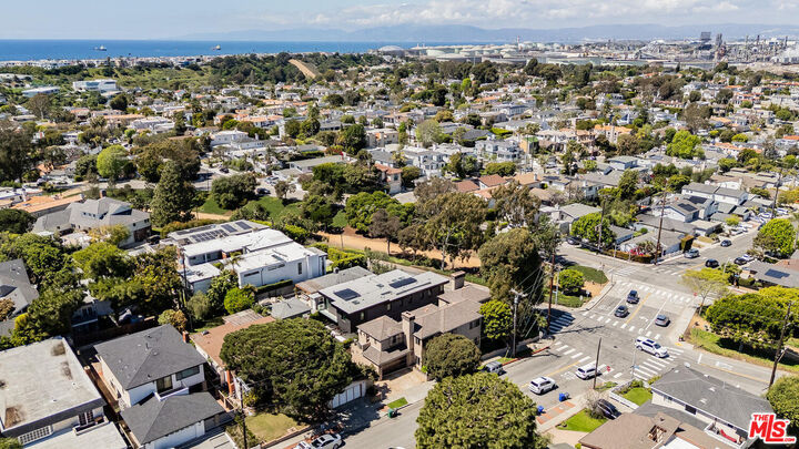 Property Photo:  2422 N Ardmore Ave  CA 90266 