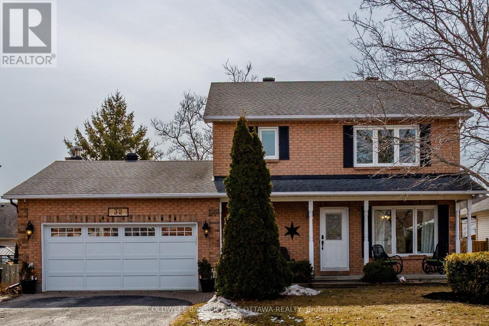 Property Photo:  32 James Lewis Avenue  ON K2S 1K5 