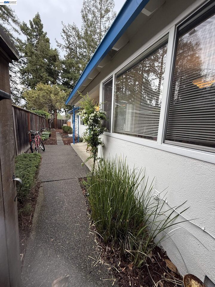 Property Photo:  637 &Amp 639 Keats  CA 94303 