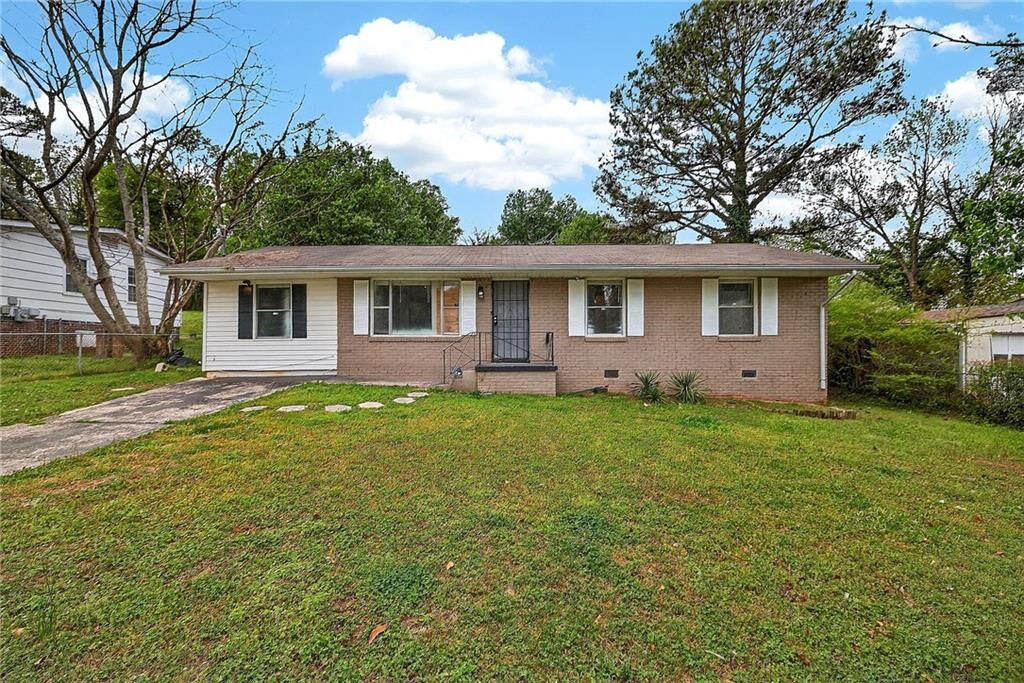 Property Photo: 5173 Kingswood Circle GA 30349