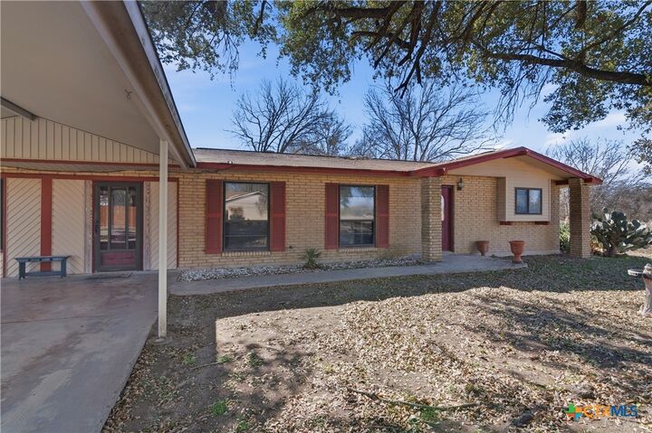 Property Photo:  102 Runnel Street  TX 78155 