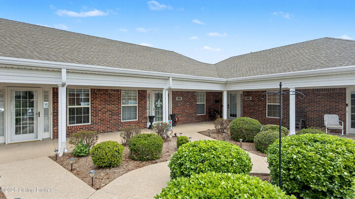 Property Photo:  8204 Delta Cir  KY 40228 