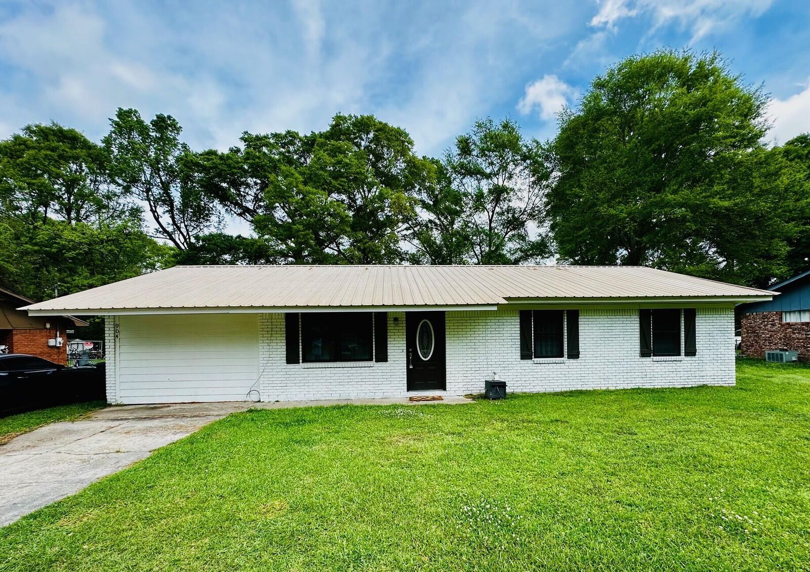 Property Photo: 904 N Church St. MS 39437