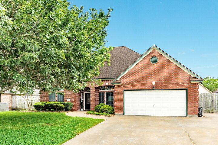 Property Photo:  115 Warbler Ct  TX 77531 