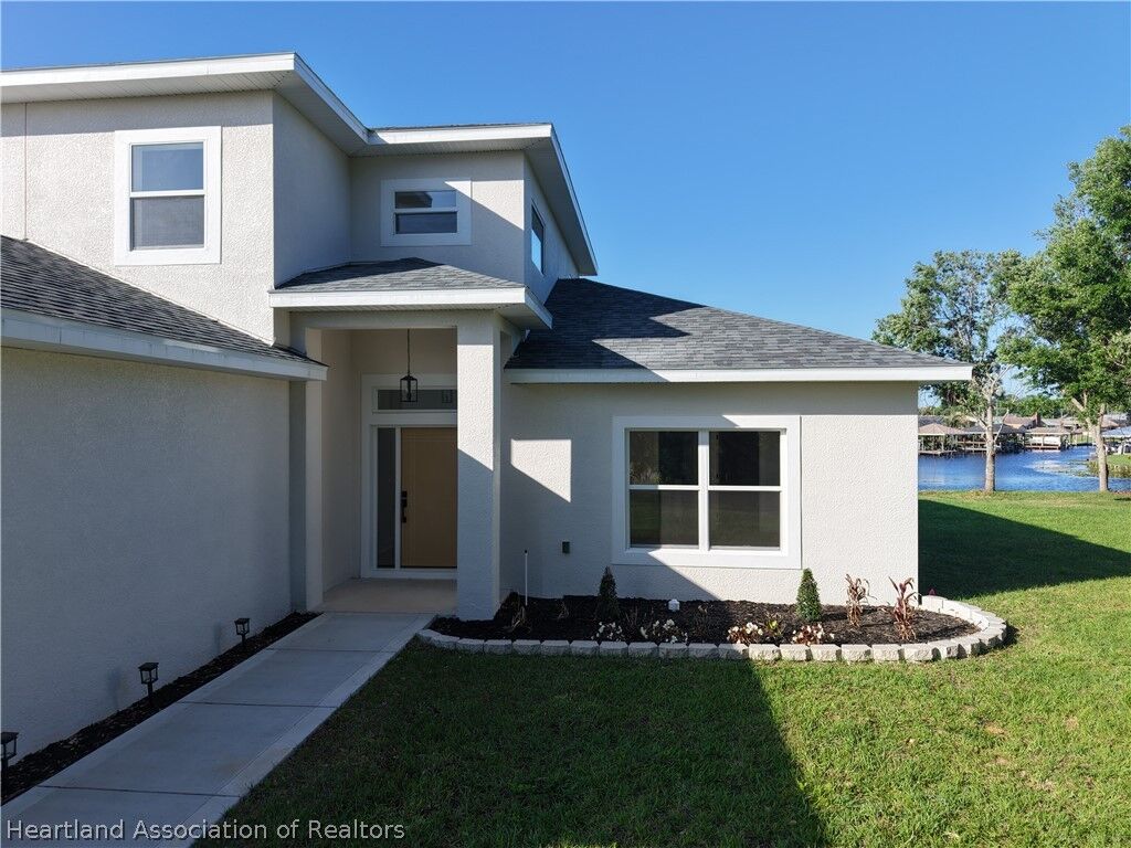 Property Photo:  100 Tuomey Court  FL 33852 