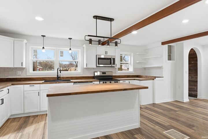 Property Photo:  1603 Summit Street  IN 46774 