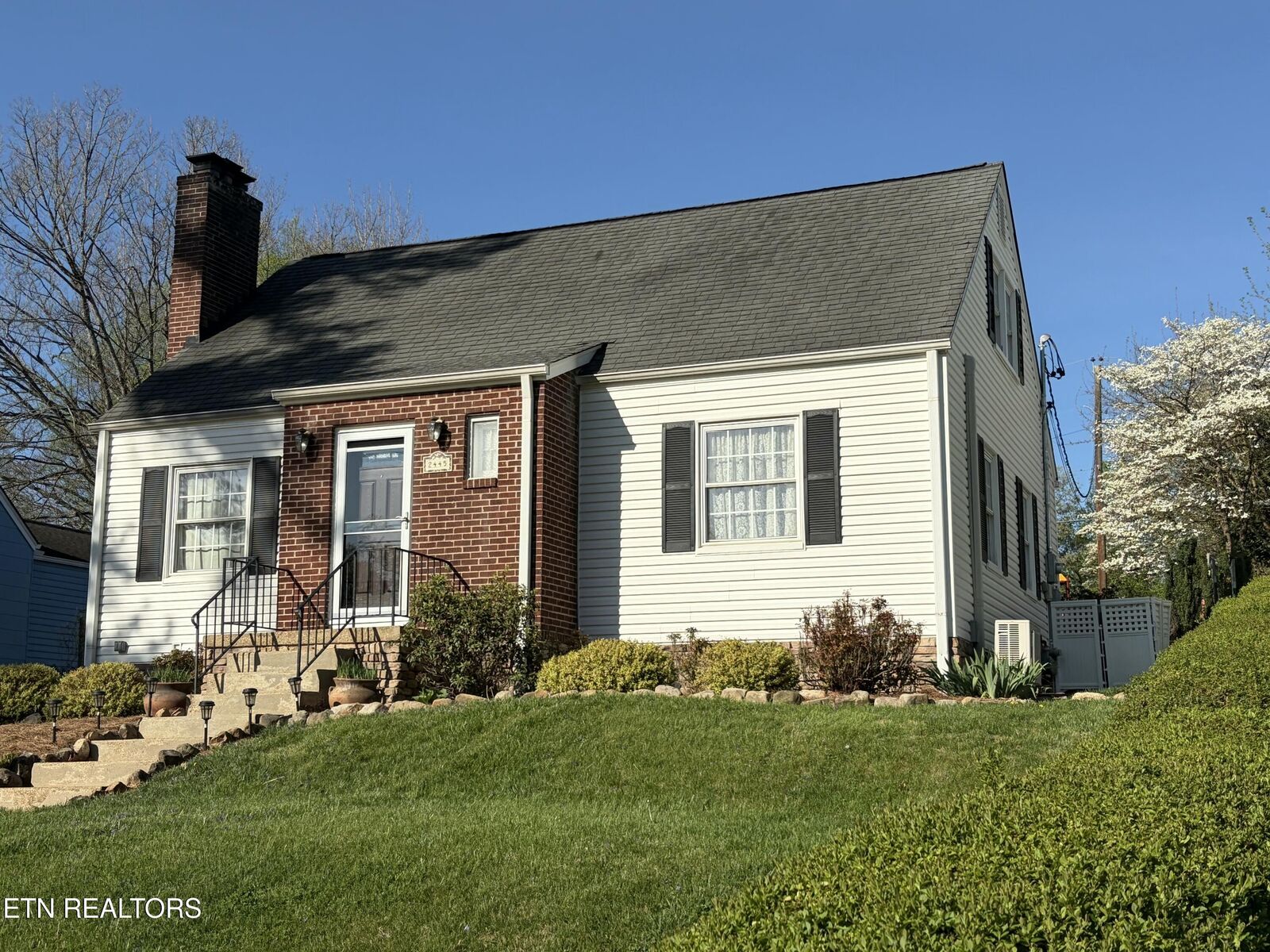 Property Photo:  2445 Kennington Rd  TN 37917 