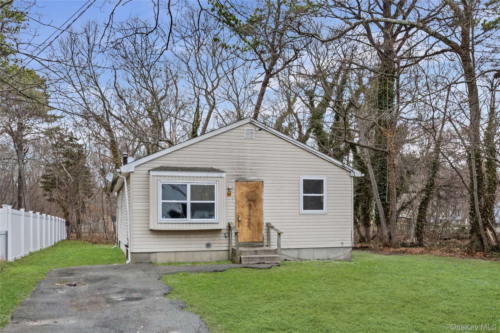 Property Photo: 85 Norfleet Lane NY 11727