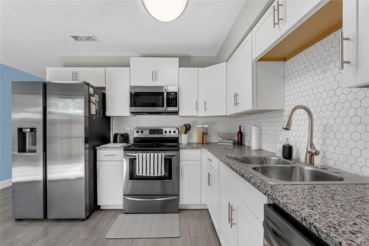 Property Photo:  752 Howland Lane 114  FL 32701 