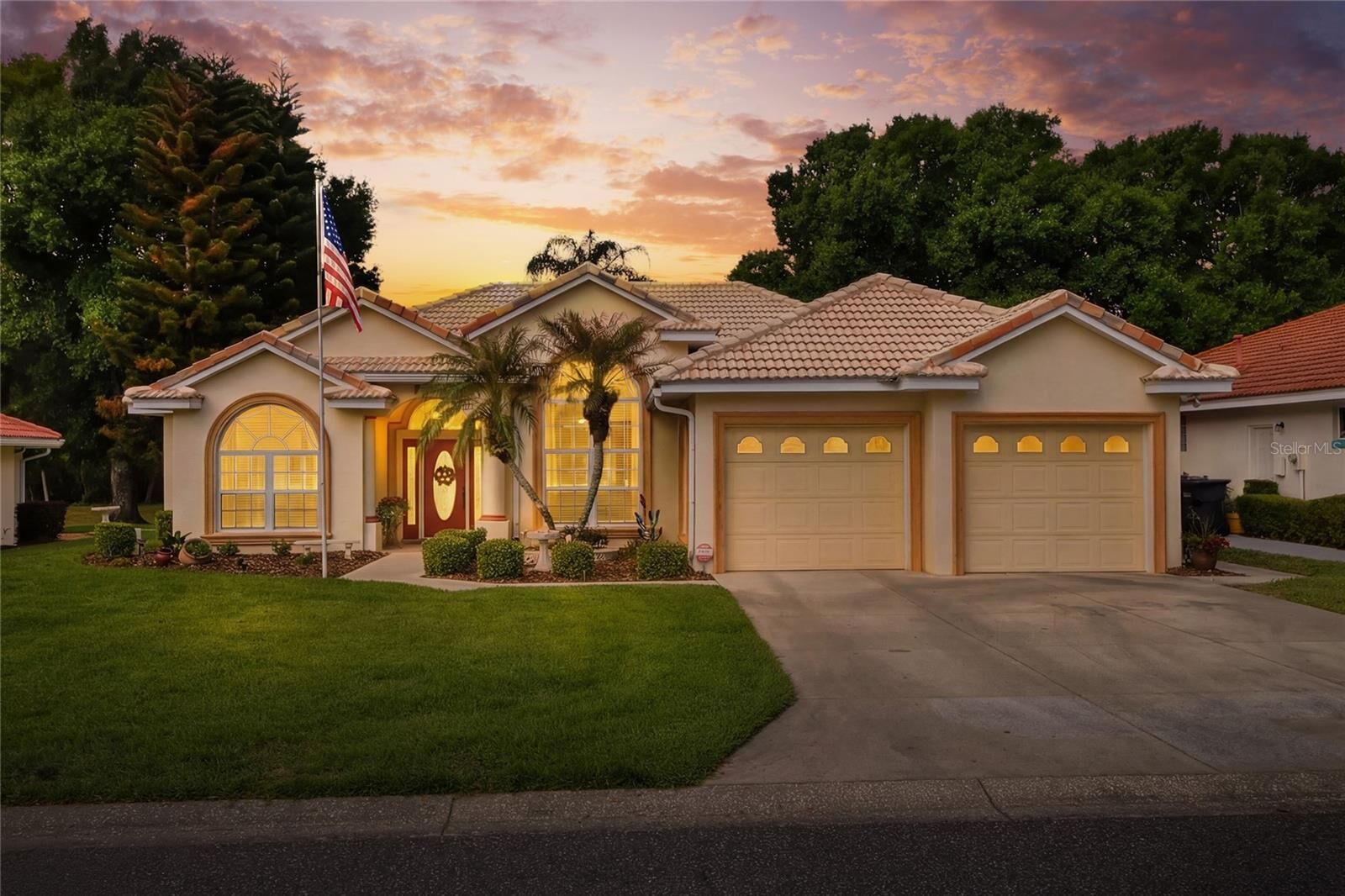 Property Photo:  212 Golf Aire Boulevard  FL 33884 