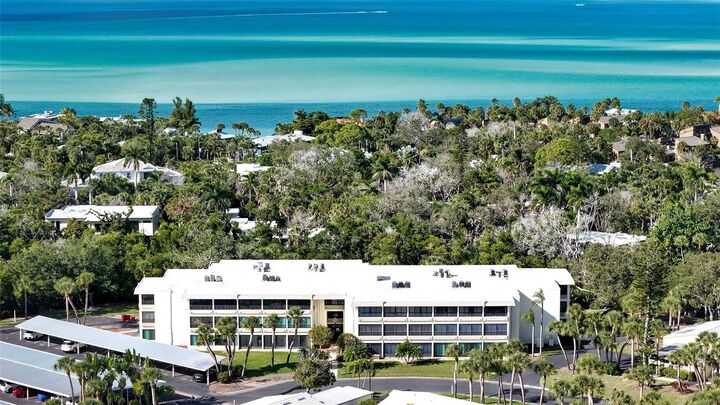 Property Photo: 225 Hourglass Way 106 FL 34242