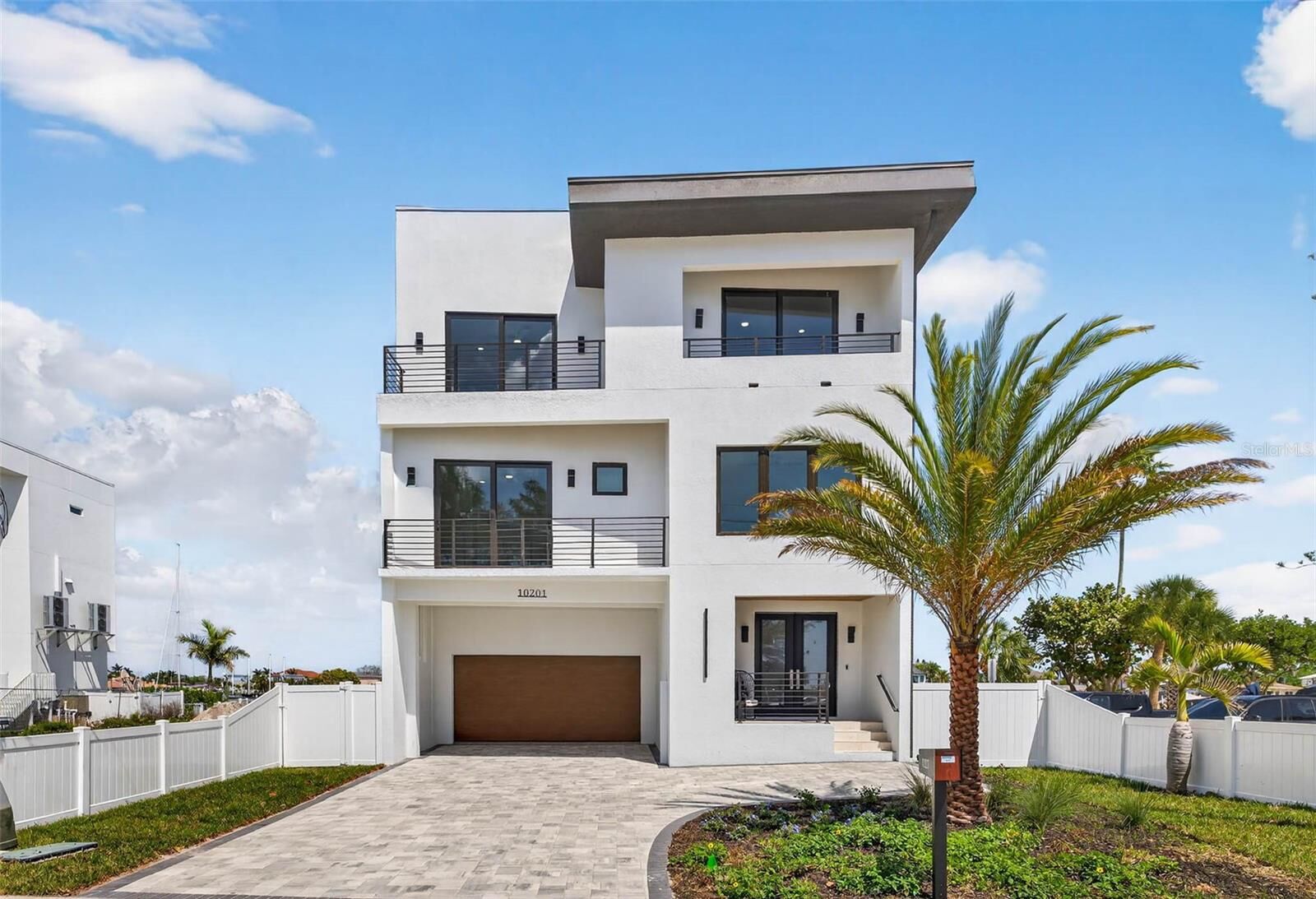 Property Photo: 10201 Gulf Boulevard FL 33706