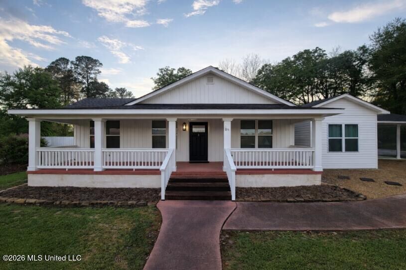 Property Photo: 110 N 8th Avenue MS 39327