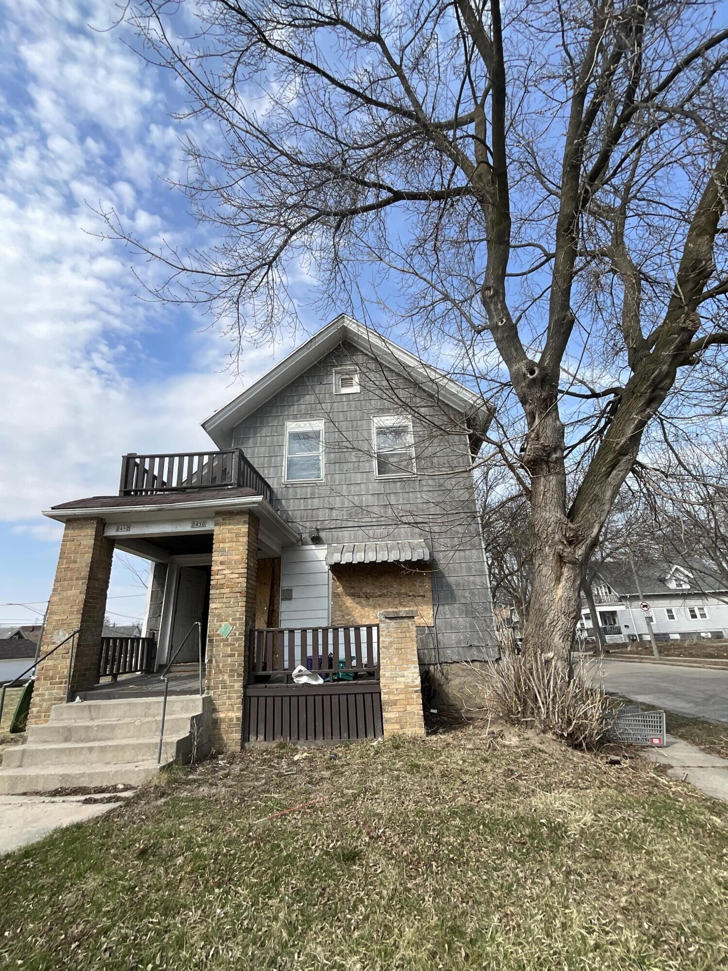 Property Photo: 2450 W Keefe Ave 2452 WI 53206