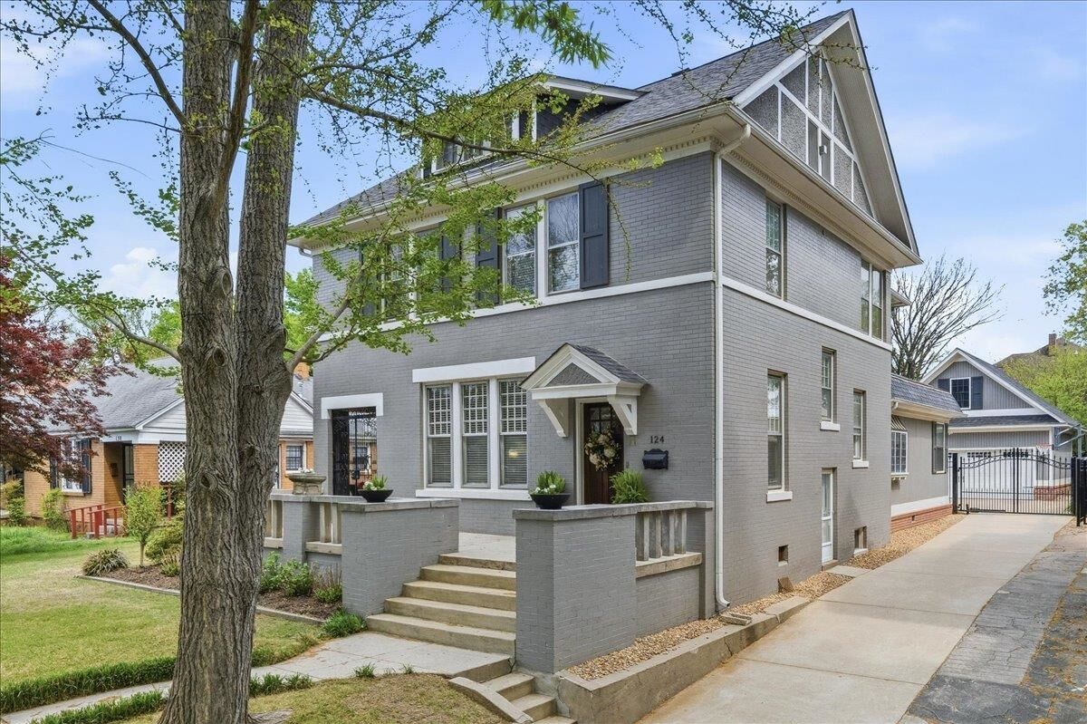 Property Photo:  124 Clark Pl  TN 38104 