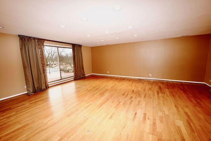 Property Photo: 3950 Dundee Road 302 IL 60062