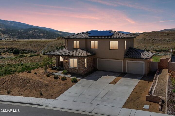 Property Photo:  39367 Stirrup Court  CA 93551 