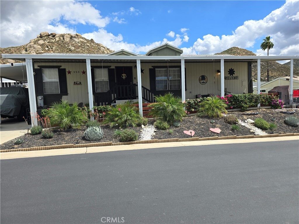 Property Photo: 1536 South State Street 223 CA 92543