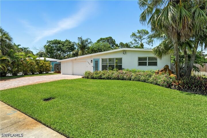 Property Photo: 1063 22nd Avenue N FL 34103