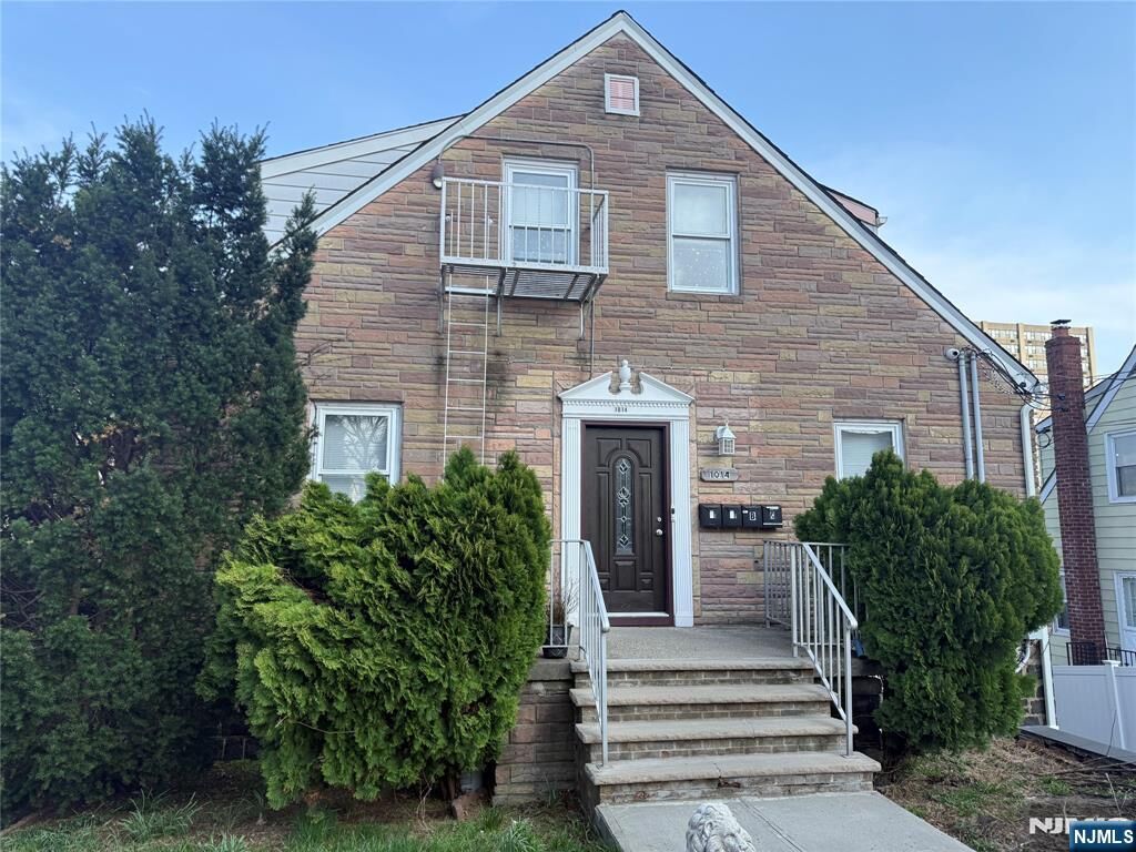 Property Photo:  1014 Ponsi Street 2  NJ 07024 