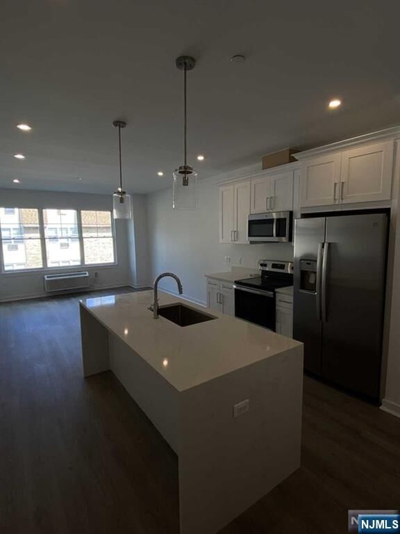 Property Photo: 74 Clarendon Place 203 NJ 07601