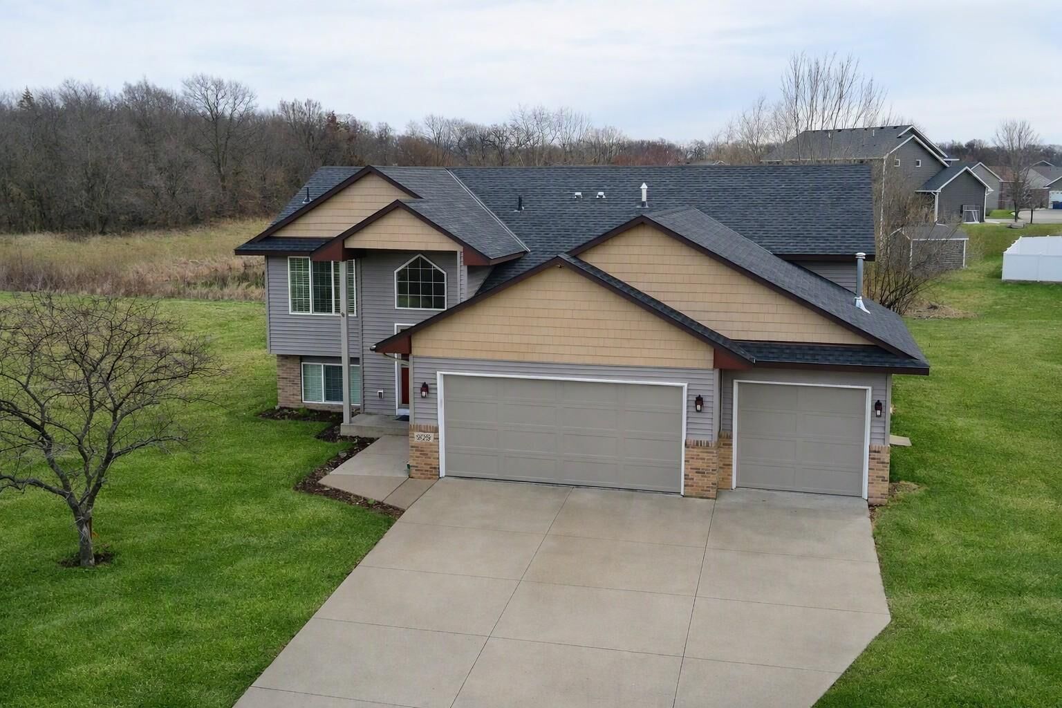 Property Photo: 929 Farmers Ridge Trail MN 56011
