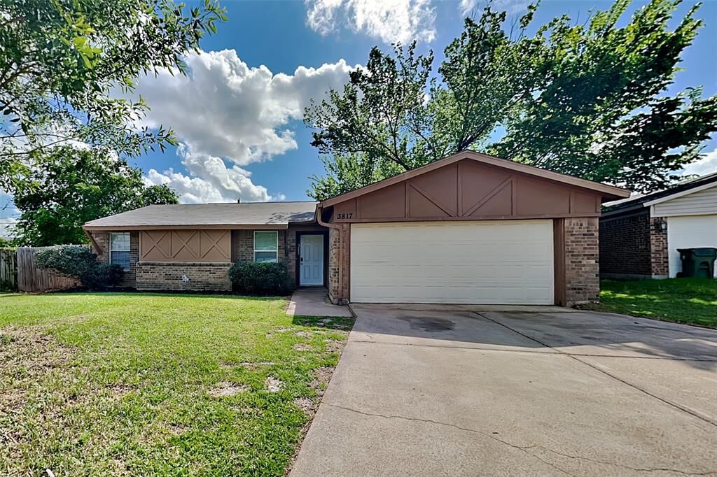 Property Photo: 3817 Kippers Court TX 76016