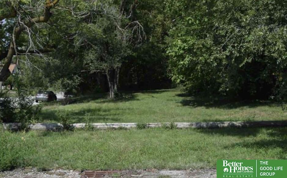 Property Photo:  524 Center Street  NE 68108 