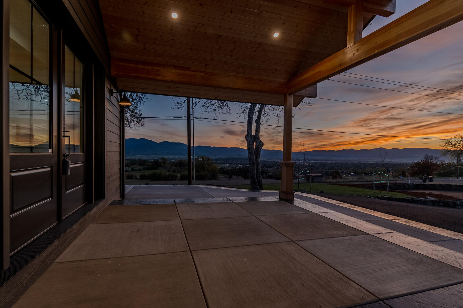 Property Photo: 4691 Cherry Lane OR 97504