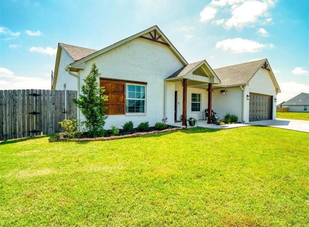 Property Photo:  11611 Carefree Lane  OK 74804 