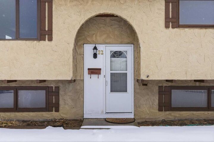 Property Photo:  32 Fonda Mews SE  AB T2A 5S5 