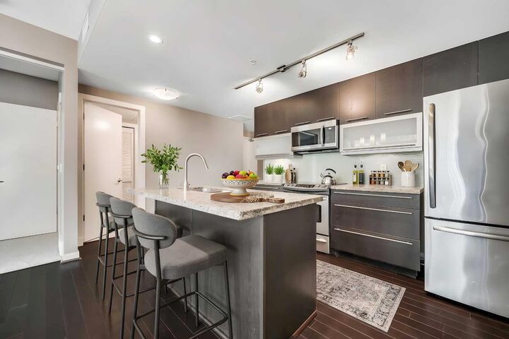 Property Photo:  215 13 Avenue SW 2001  AB T2R 0V6 