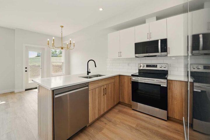 Photo de la propriété:  65 Pinnacle Close  AB T4M 0M3 