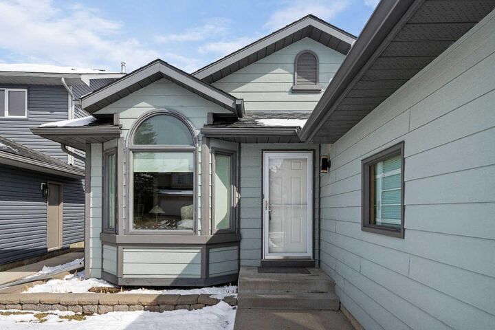 Photo de la propriété:  184 Sunmeadows Crescent SE  AB T2X 3H1 