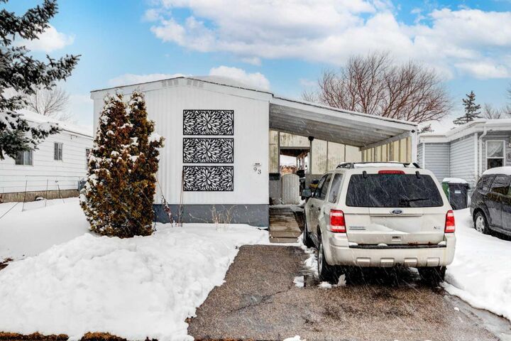 Photo de la propriété:  93 Huntstrom Drive NE  AB T2K 5V5 