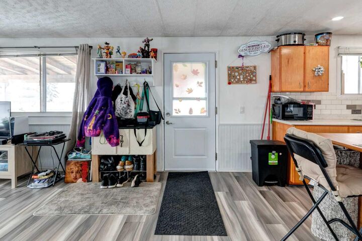 Property Photo:  93 Huntstrom Drive NE  AB T2K 5V5 