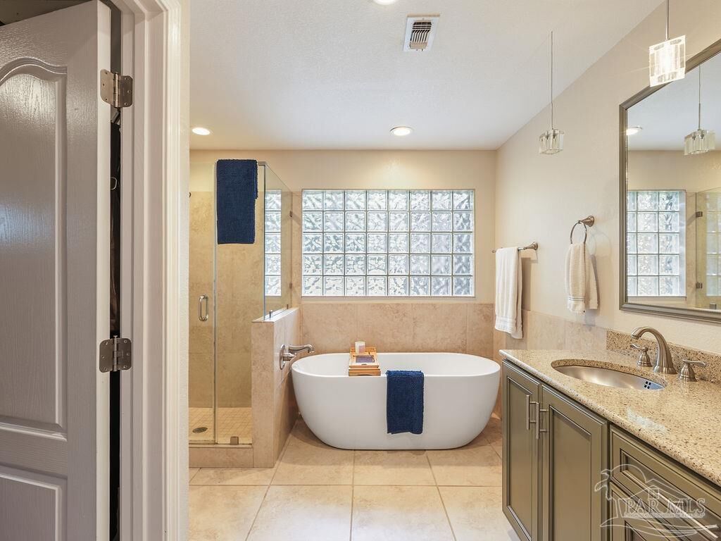 Property Photo:  4040 Potosi Rd  FL 32504 