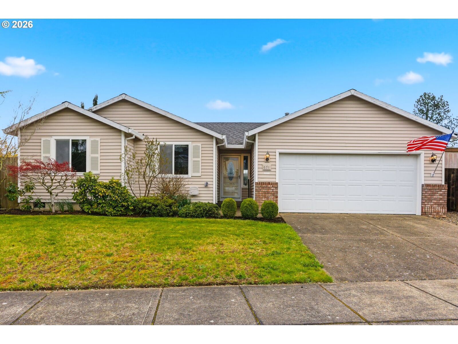 Property Photo:  671 Mary Dr  OR 97038 