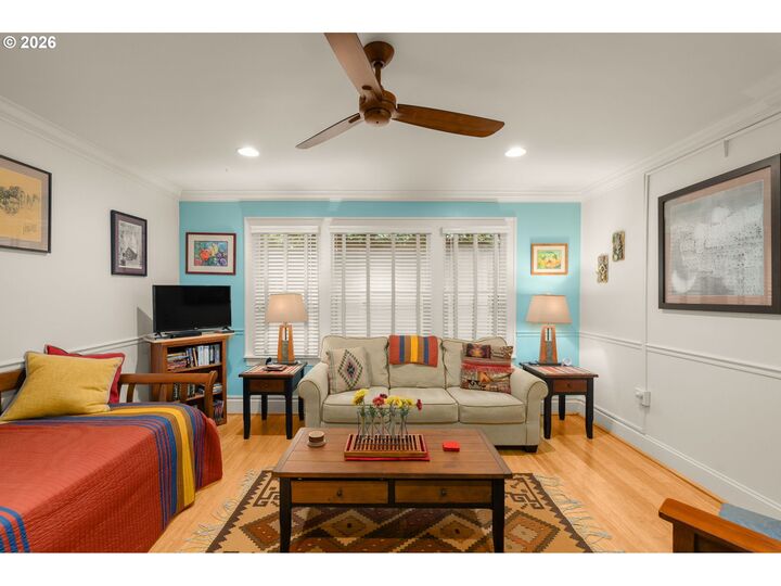 Property Photo:  2076 NW Johnson St 103  OR 97209 