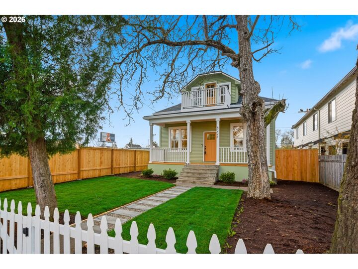 Property Photo: 6221 SE 83rd Ave OR 97266