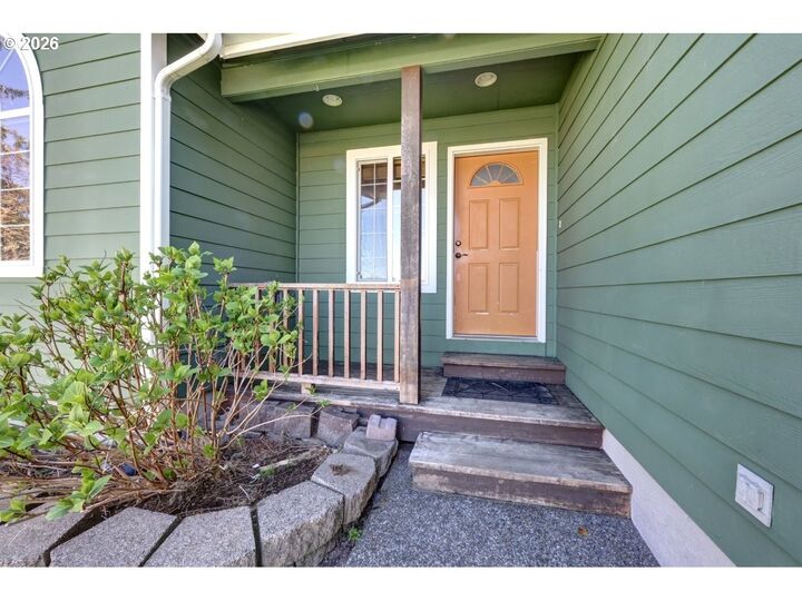 Property Photo:  682 NW 9th St  OR 97146 