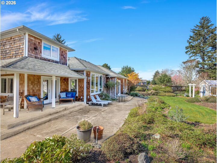 Property Photo: 2537 Pine Ridge Dr OR 97138
